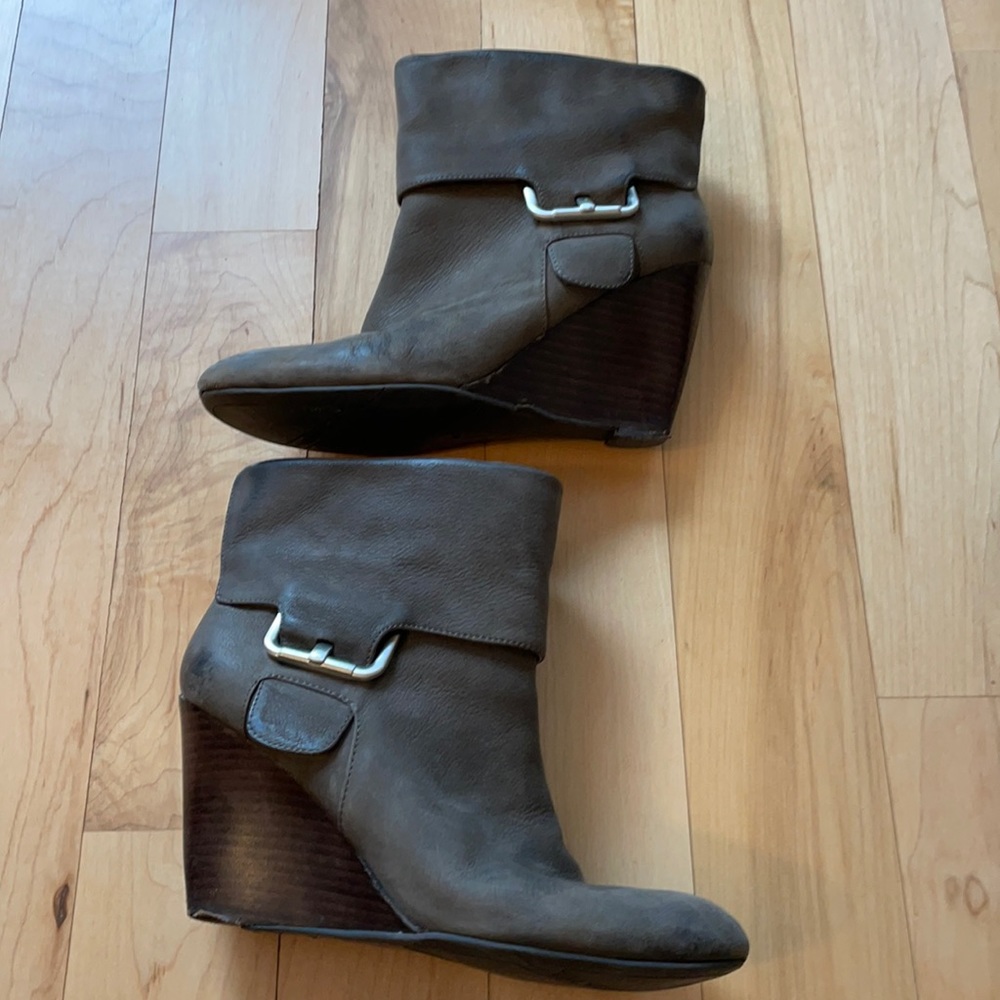 Nine West gray leather booties
